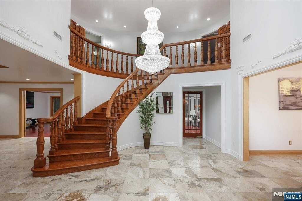 91 Chestnut Ridge Rd - Photo 5 of 50