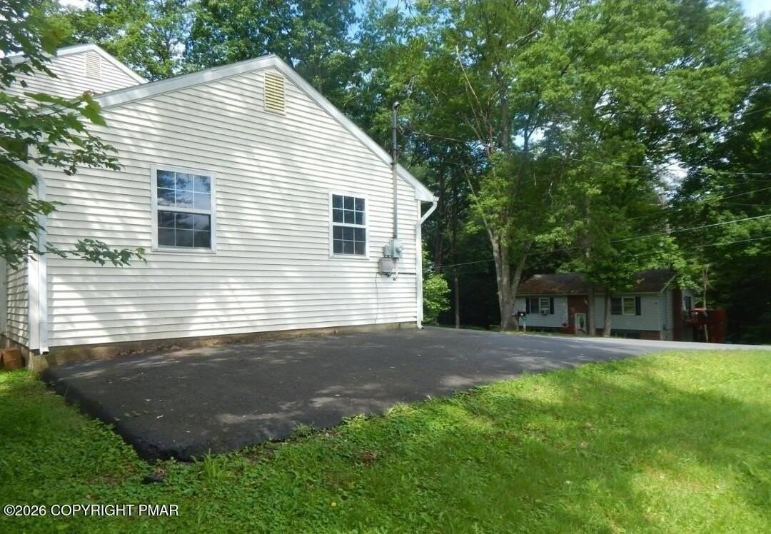 111 Lilac Dr - Photo 2 of 22