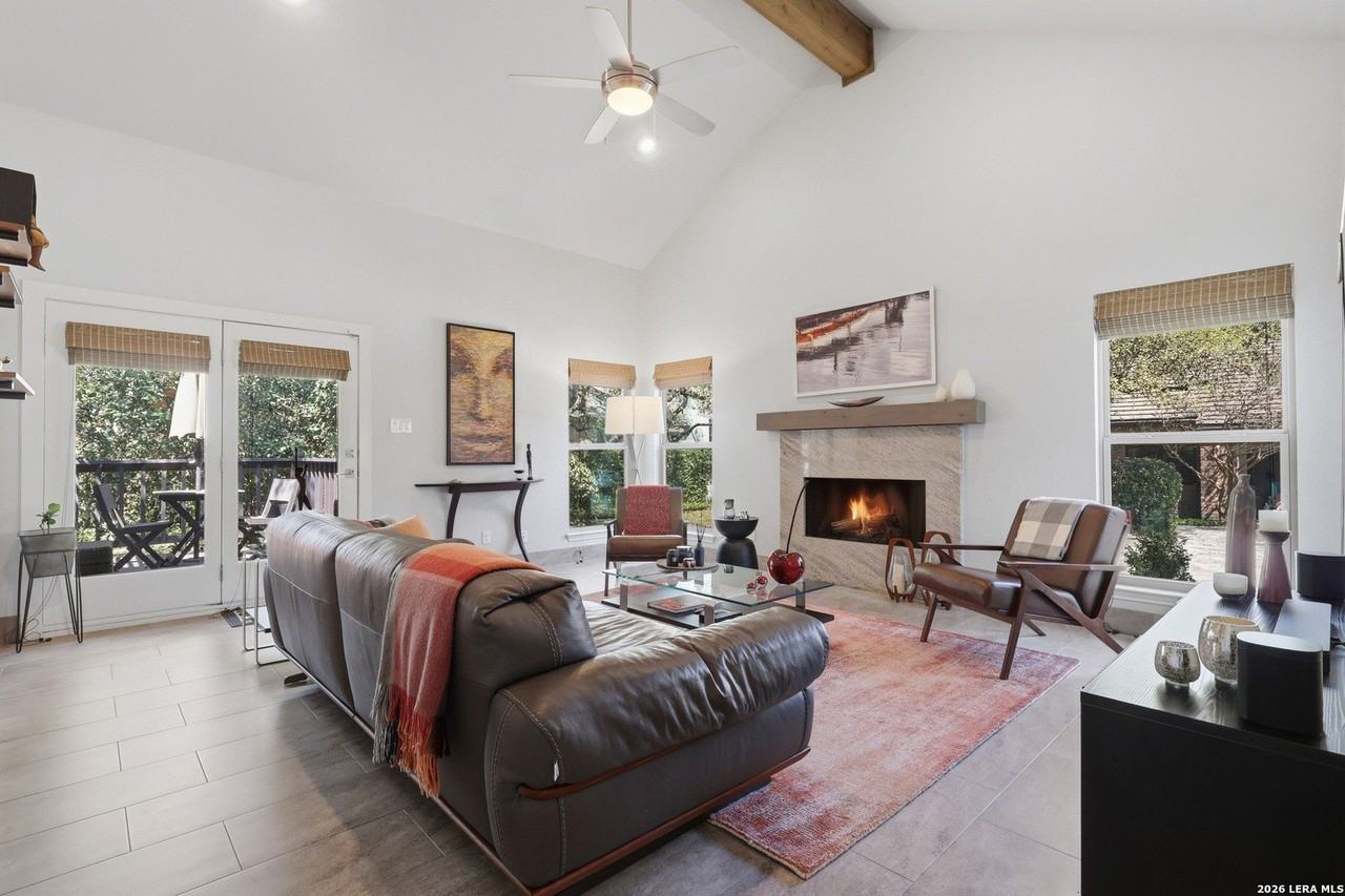 1403 Saint Andrews - Photo 4 of 32