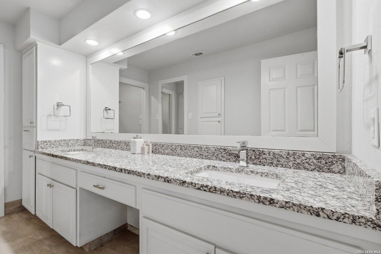 1403 Saint Andrews - Photo 7 of 32