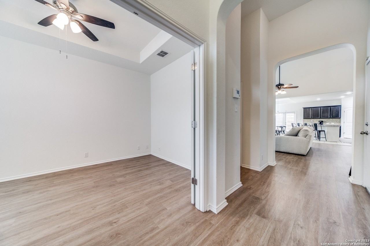 120 Jolie Cir - Photo 4 of 33