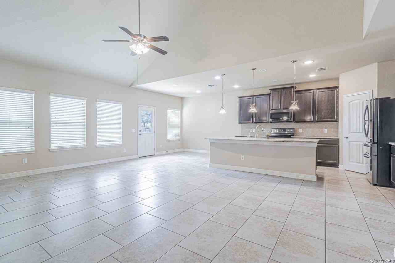 5488 Devonwood St - Photo 2 of 47