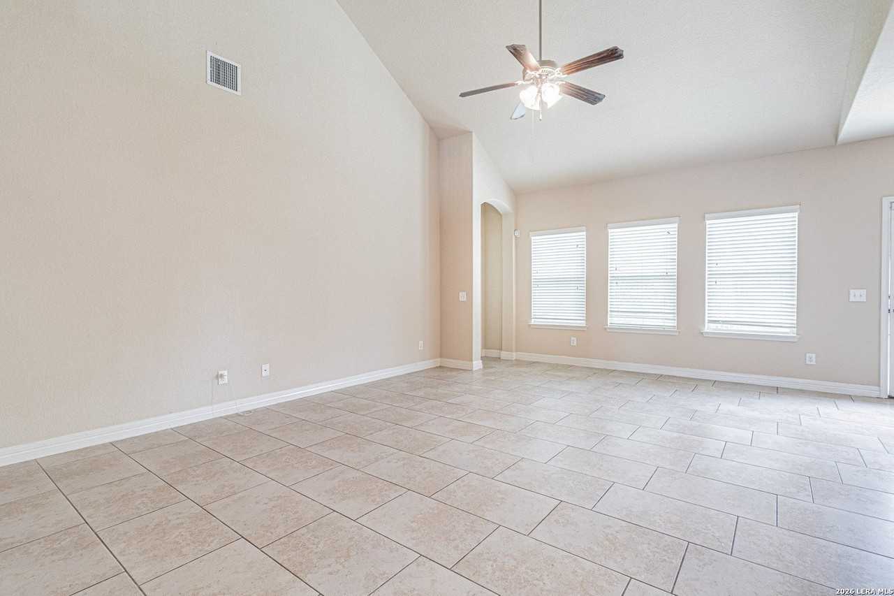 5488 Devonwood St - Photo 5 of 47