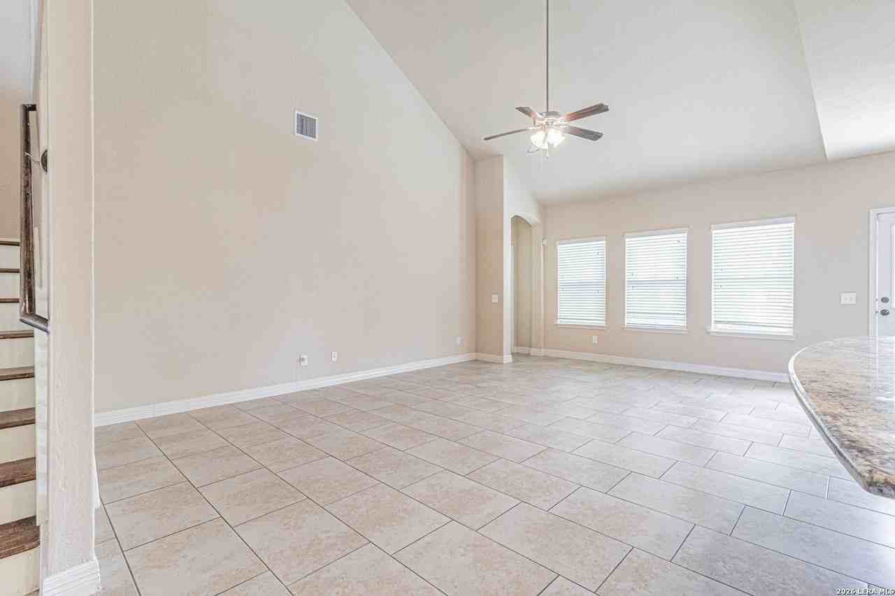 5488 Devonwood St - Photo 6 of 47