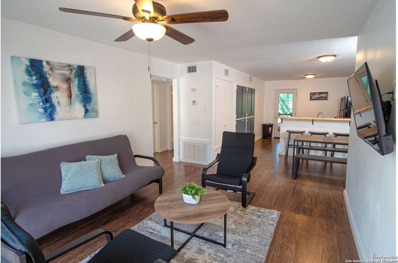 221 E Craig Pl - Photo 3 of 8