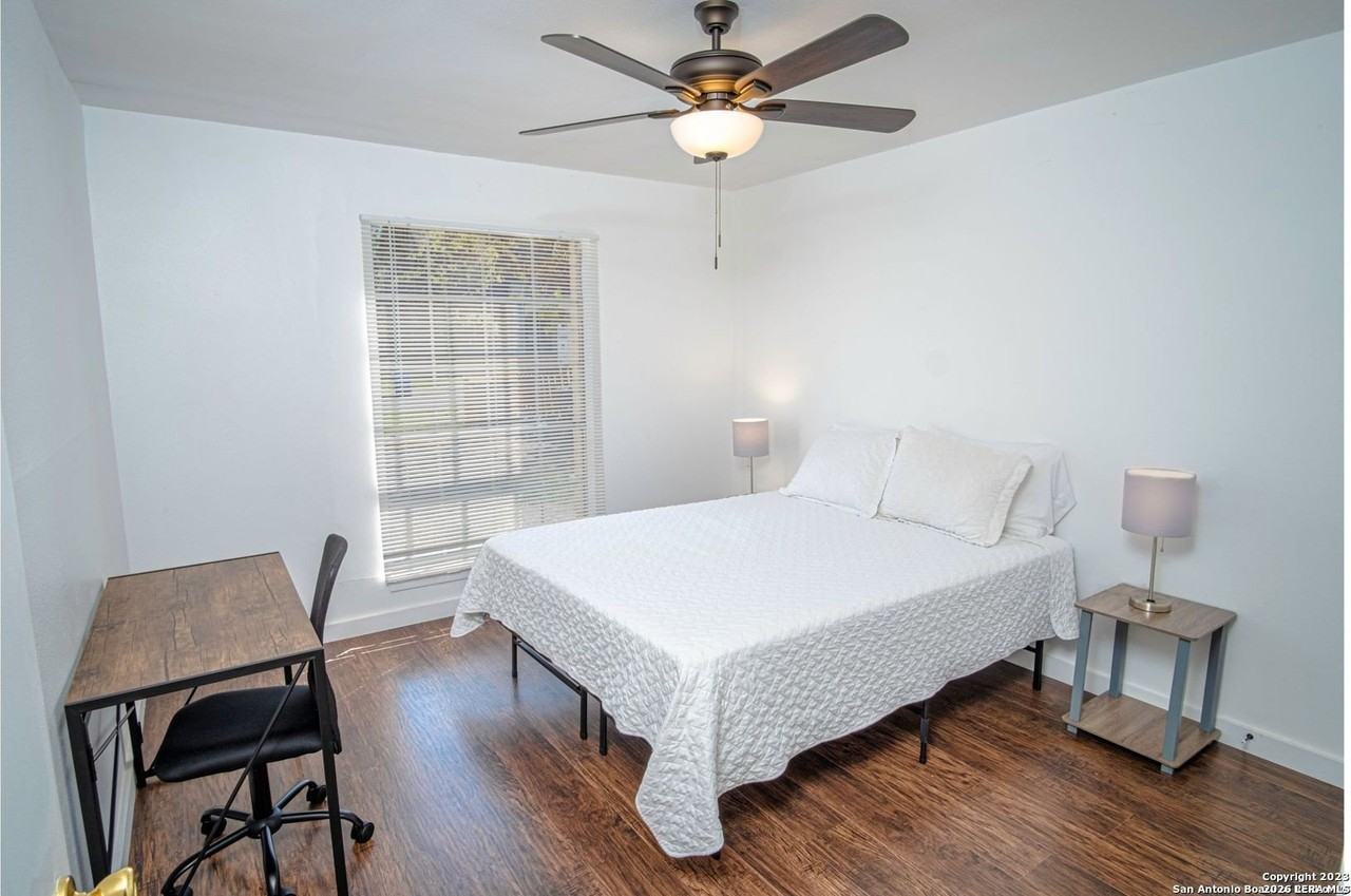 221 E Craig Pl - Photo 7 of 8