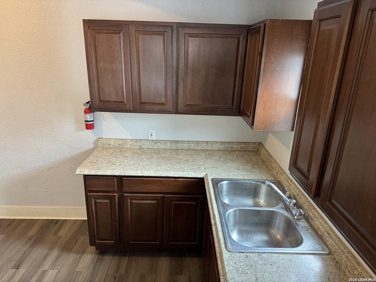 411 Cincinnati Ave - Photo 5 of 17