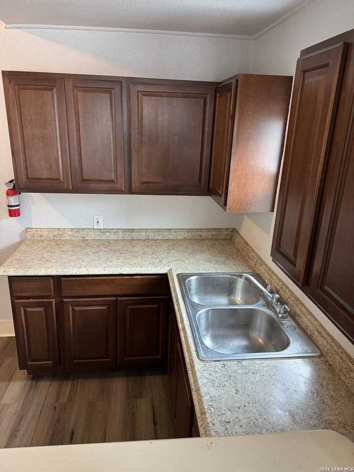 411 Cincinnati Ave - Photo 6 of 17