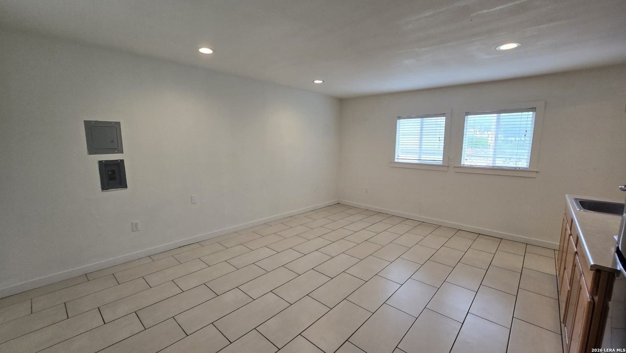 2614 Monterey St #5 - Photo 2 of 10