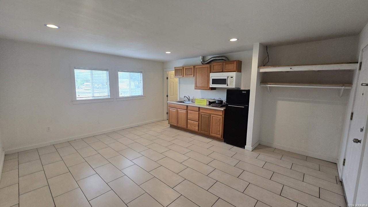 2614 Monterey St #5 - Photo 4 of 10