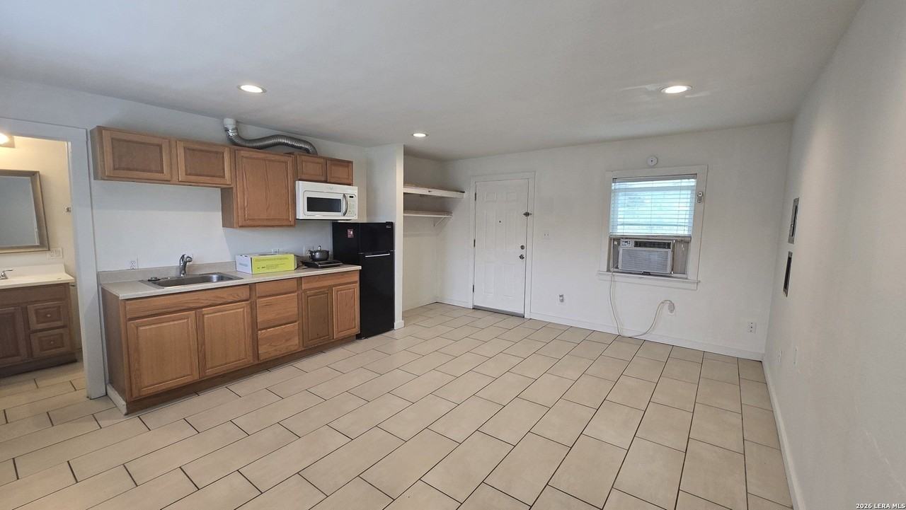 2614 Monterey St #5 - Photo 5 of 10
