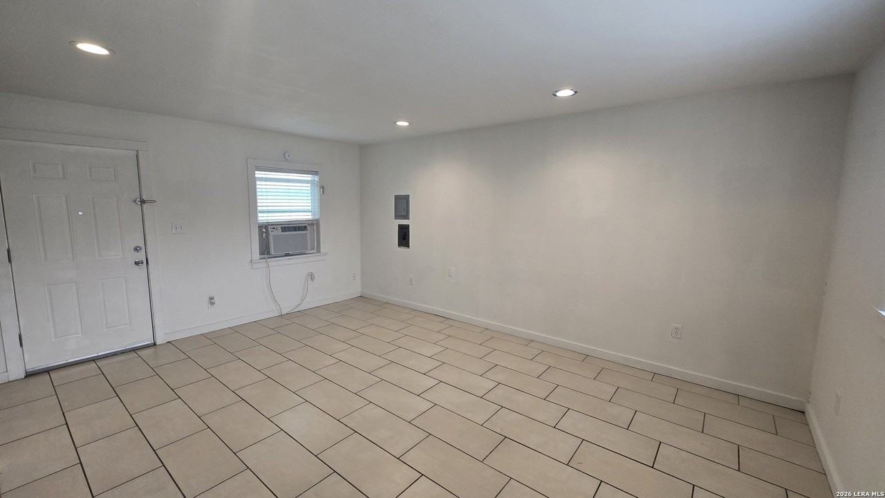 2614 Monterey St #5 - Photo 6 of 10