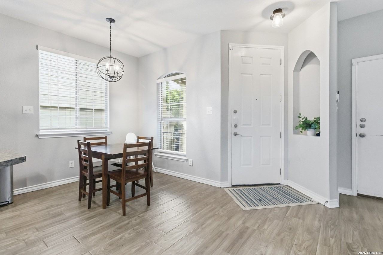21518 Andrews Gdn - Photo 5 of 21