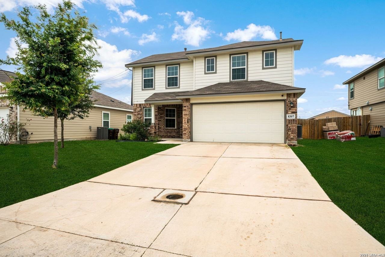 Falcon Meadow Dr - Photo 3 of 40