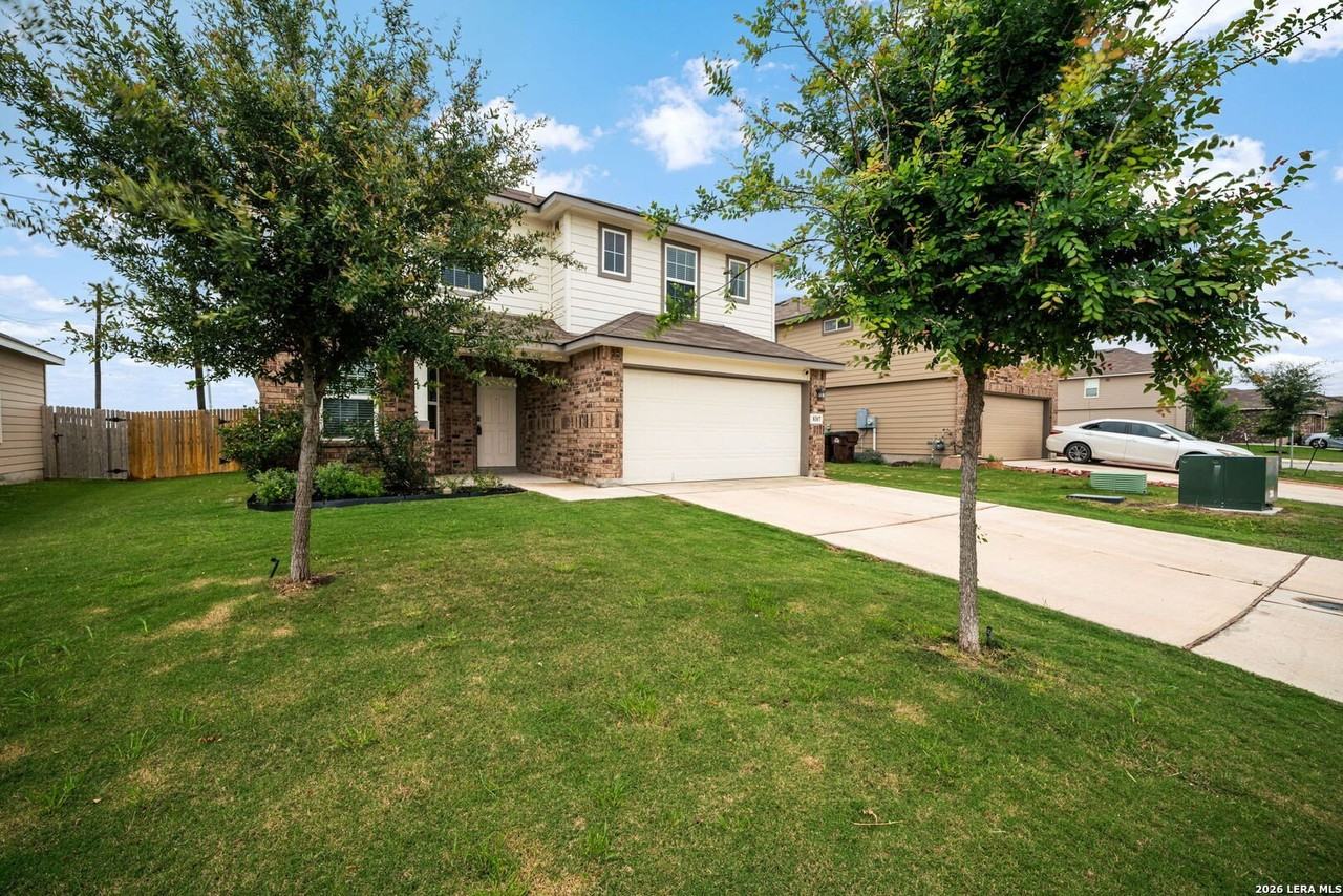 Falcon Meadow Dr - Photo 6 of 40