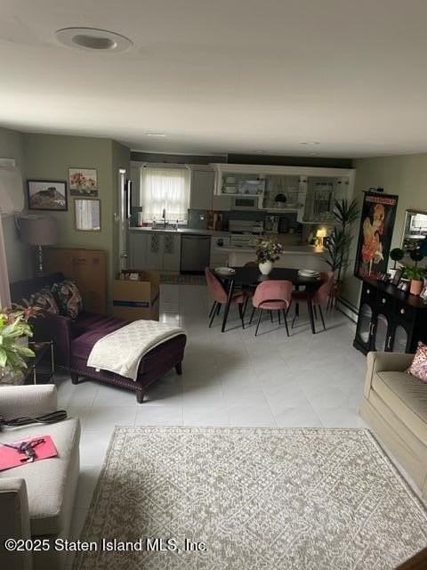 369 Crown Ave - Photo 3 of 14