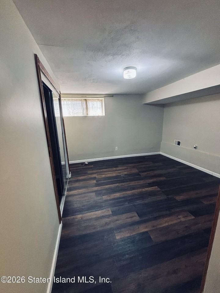 21 Susan Ct - Photo 5 of 8