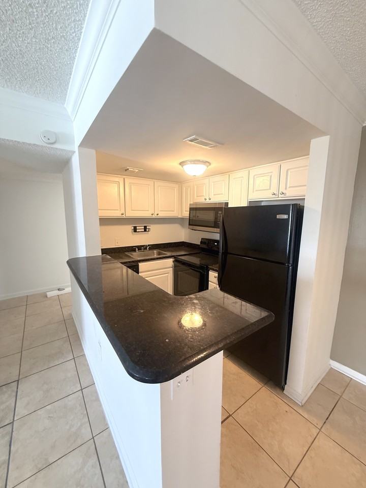 2557 N Alafaya Trl #1 - Photo 2 of 9