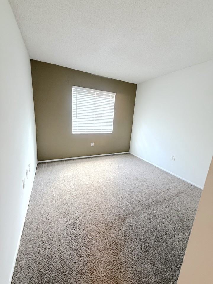 2557 N Alafaya Trl #1 - Photo 6 of 9