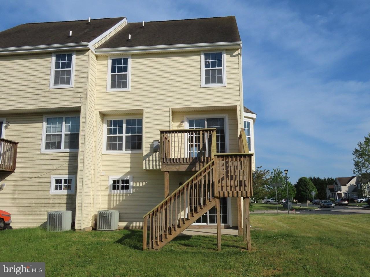 104 E Sheldrake Cir - Photo 4 of 12