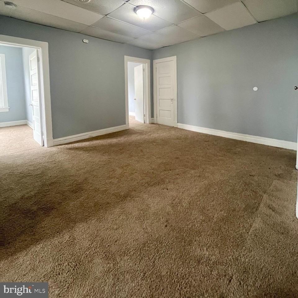 323 Baltimore Ave #1 - Photo 3 of 11