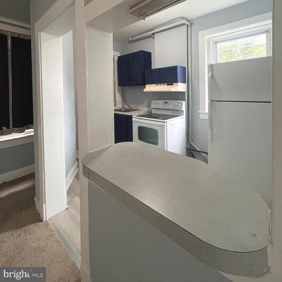 323 Baltimore Ave #1 - Photo 4 of 11