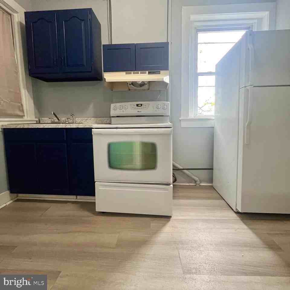 323 Baltimore Ave #1 - Photo 5 of 11