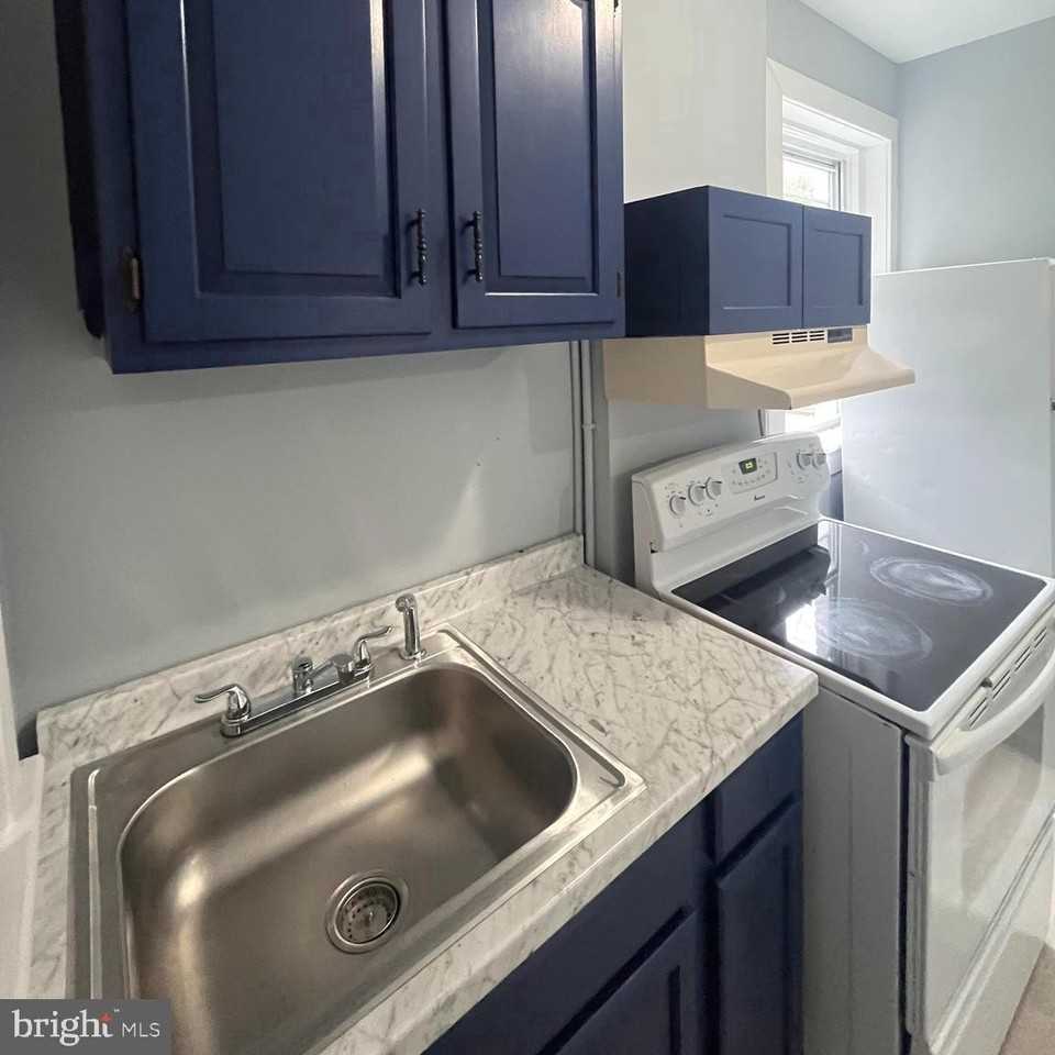323 Baltimore Ave #1 - Photo 6 of 11