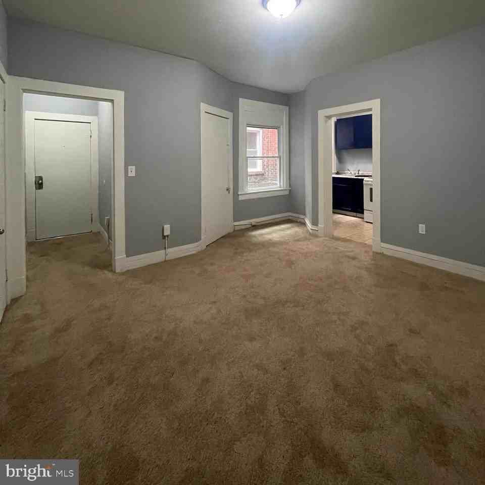 323 Baltimore Ave #3 - Photo 4 of 12