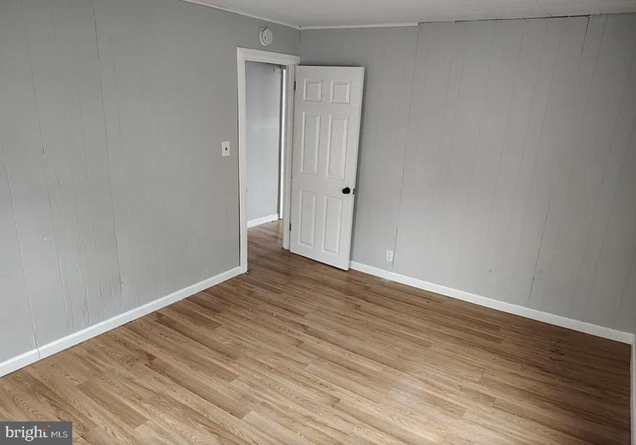 527 Sassafras St - Photo 2 of 4