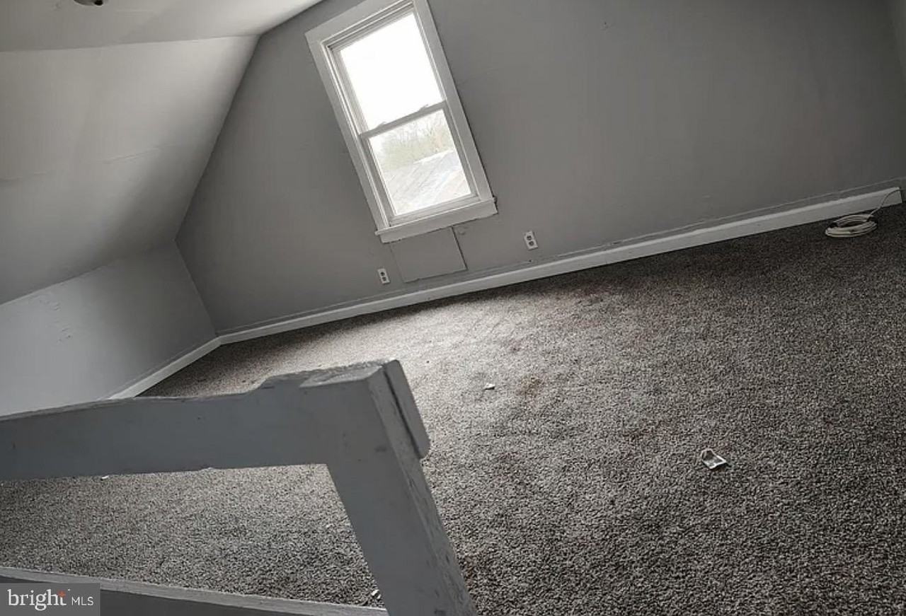 527 Sassafras St - Photo 3 of 4