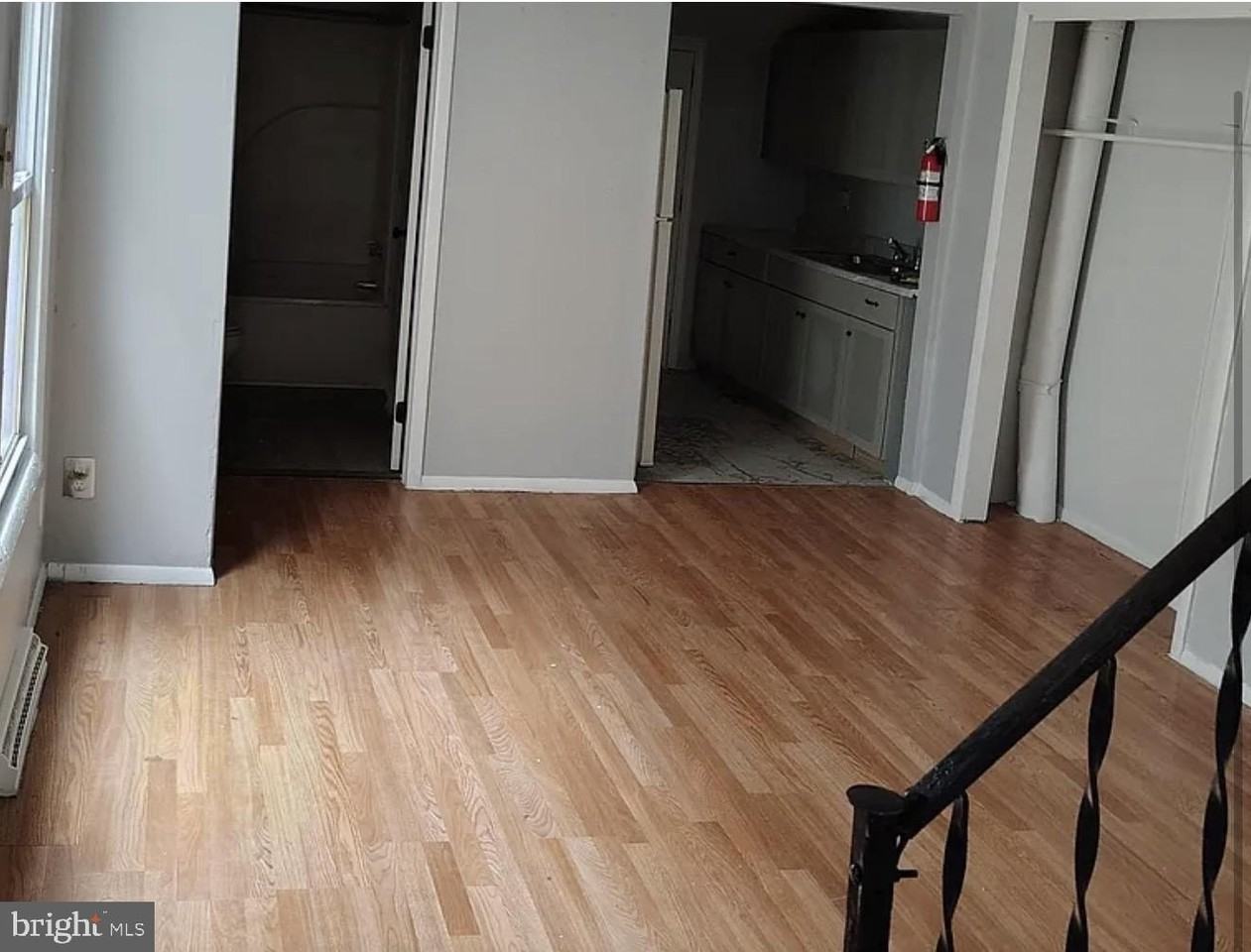 527 Sassafras St - Photo 4 of 4