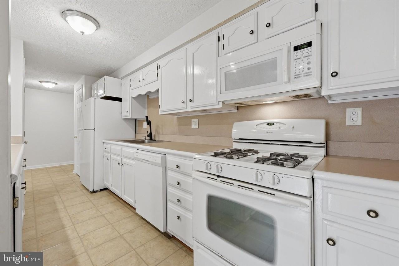 100 Kenwood Dr - Photo 6 of 15