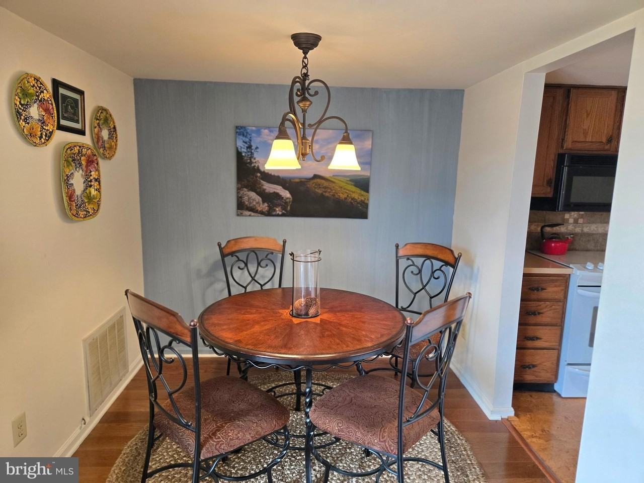 66 Hermitage Dr - Photo 3 of 8