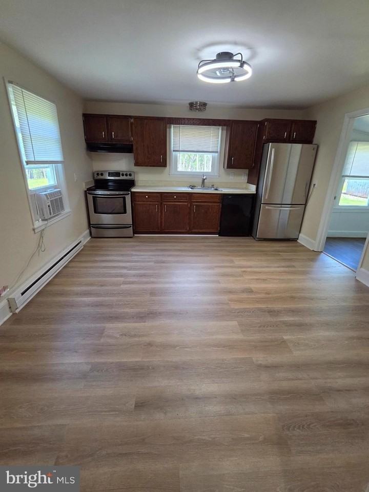 7689 Leeds Manor Rd - Photo 2 of 9