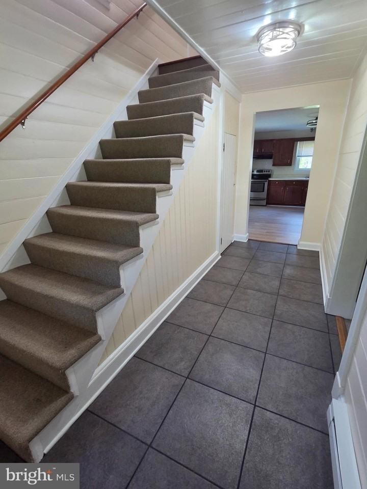 7689 Leeds Manor Rd - Photo 3 of 9