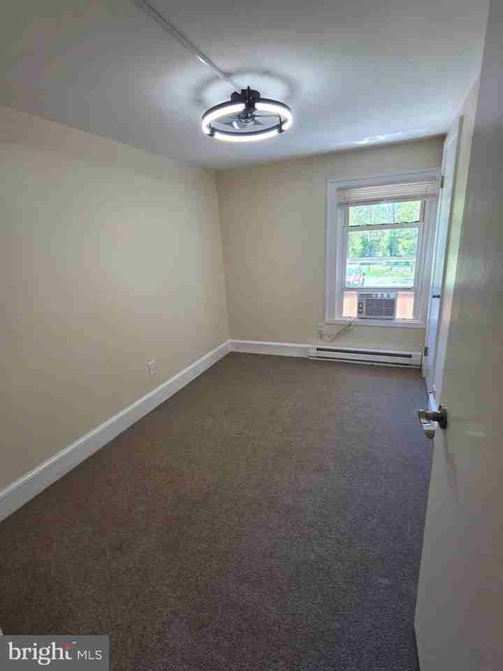 7689 Leeds Manor Rd - Photo 4 of 9