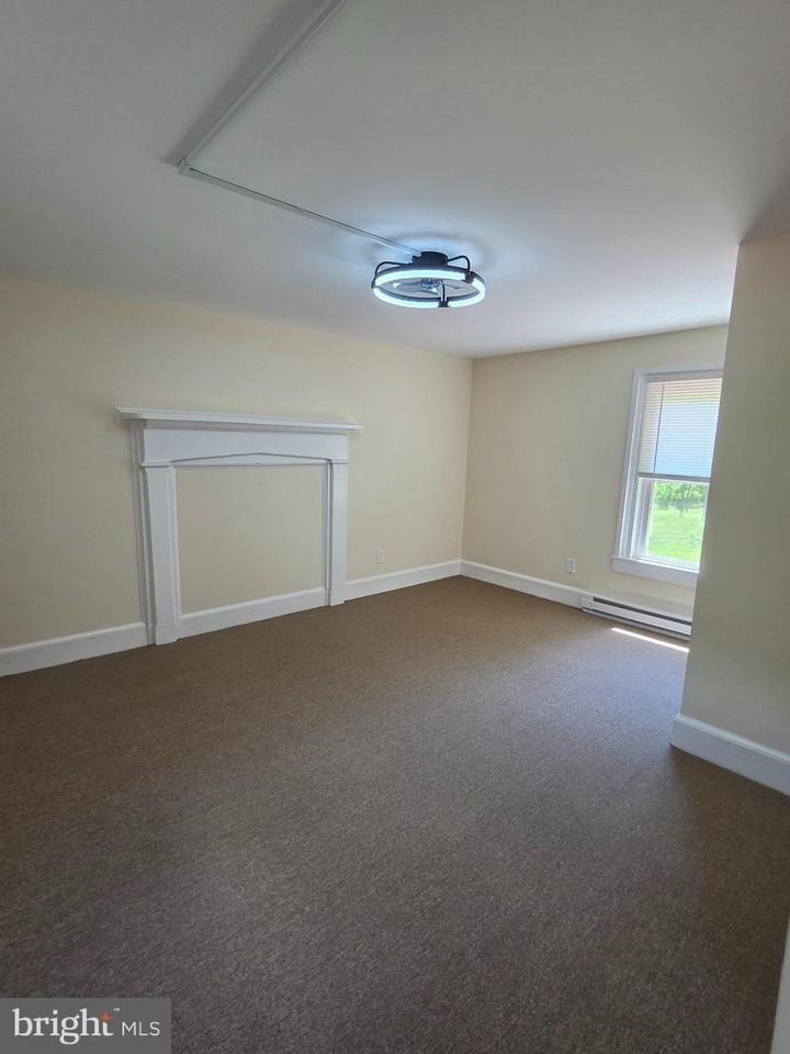 7689 Leeds Manor Rd - Photo 5 of 9