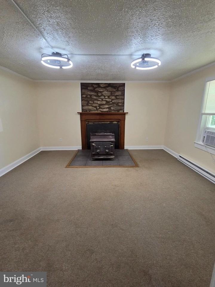 7689 Leeds Manor Rd - Photo 7 of 9