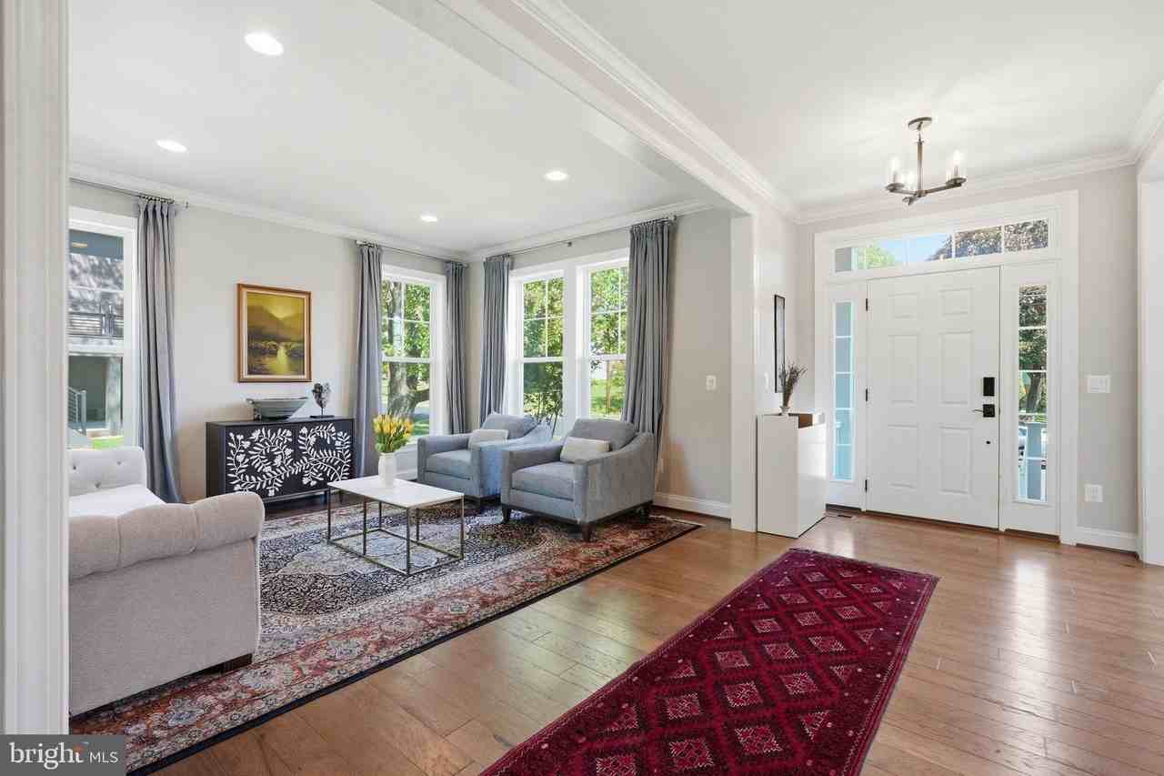 2516 Villanova Dr - Photo 3 of 38
