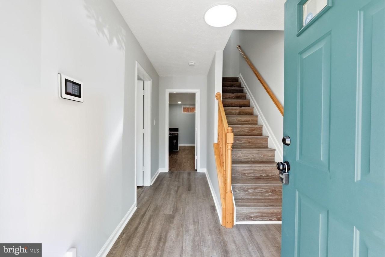 102 Regina Ln - Photo 2 of 29
