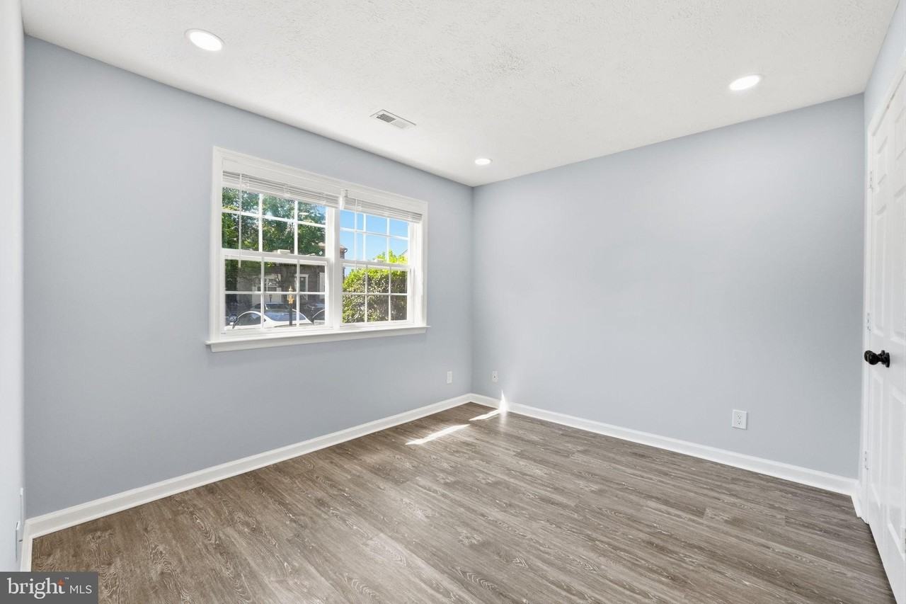 102 Regina Ln - Photo 3 of 29