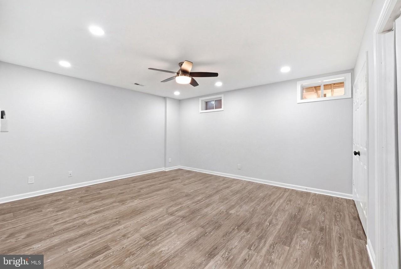 102 Regina Ln - Photo 4 of 29