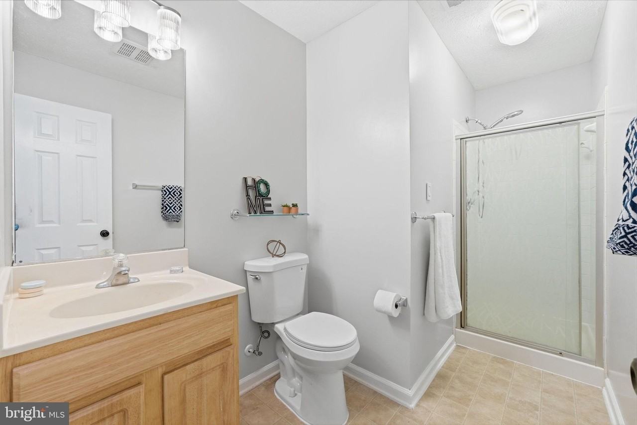 102 Regina Ln - Photo 6 of 29