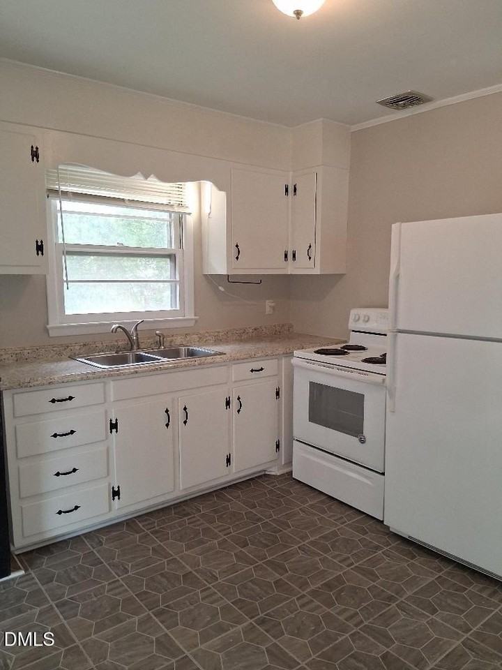 506 Beverly Dr - Photo 3 of 9