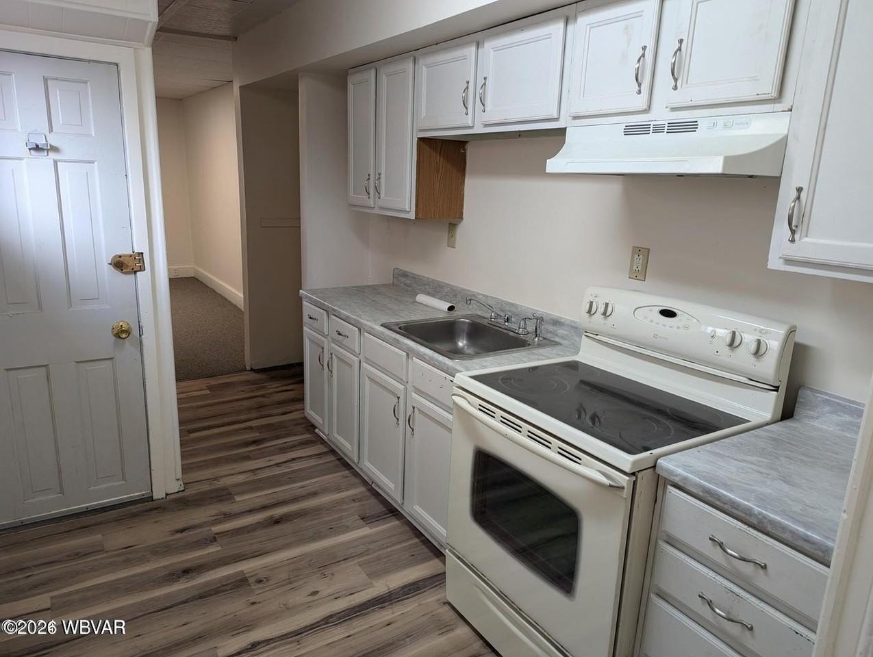 643 2nd St - Photo 4 of 13