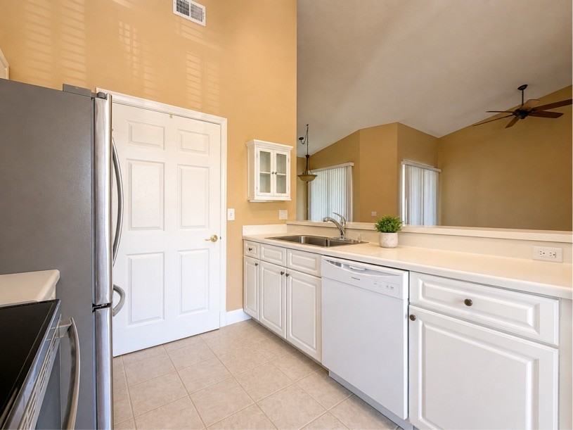 407 Augusta Cir #1 - Photo 3 of 17