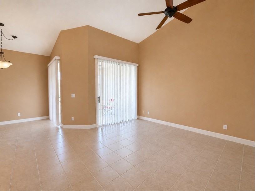 407 Augusta Cir #1 - Photo 5 of 17
