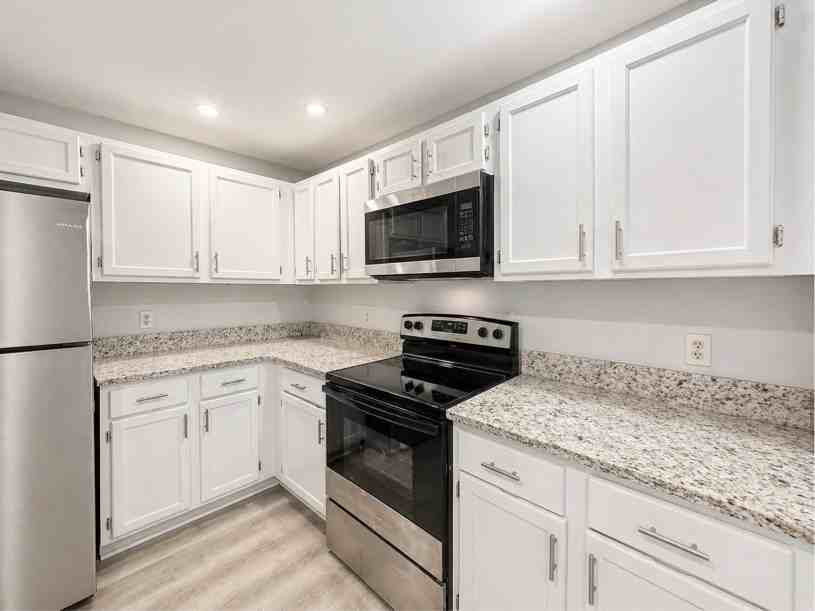 13 Navarra Ct #1 - Photo 3 of 13