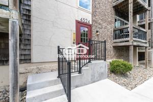 featured image of 4524 Holly St